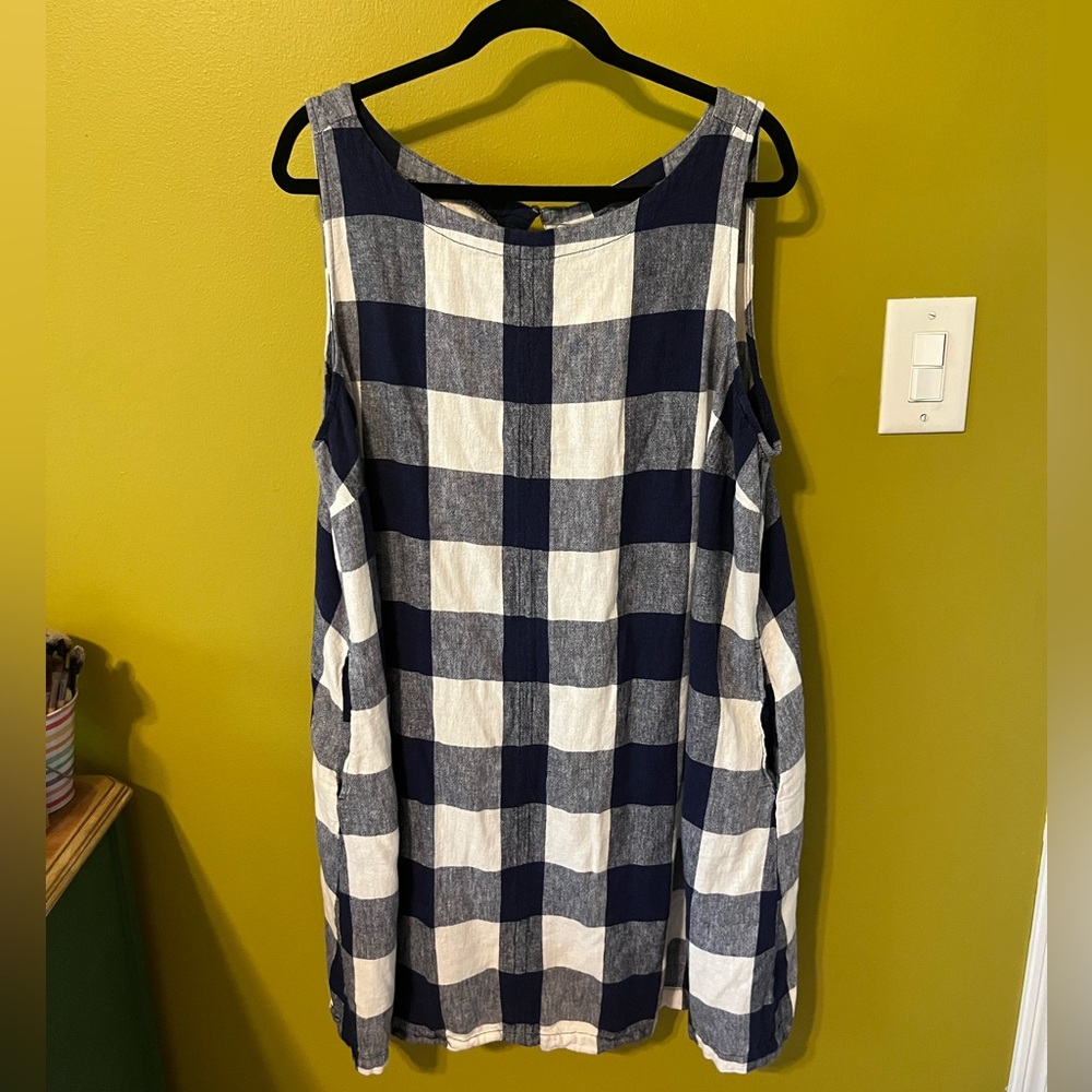 Plus Sized Ava and Viv Navy and White Gingham Sleeveless Shift Dress